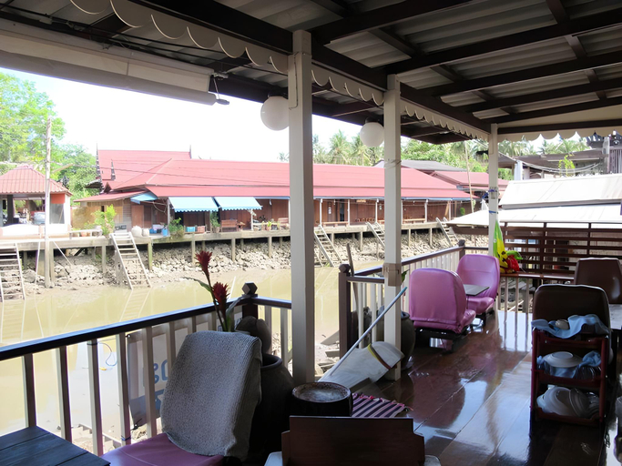 Others 4, Baan Malihom, Amphawa