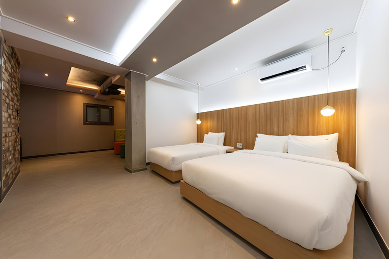 Bedroom 2, No 25 Hotel Songtan, Pyeongtaek