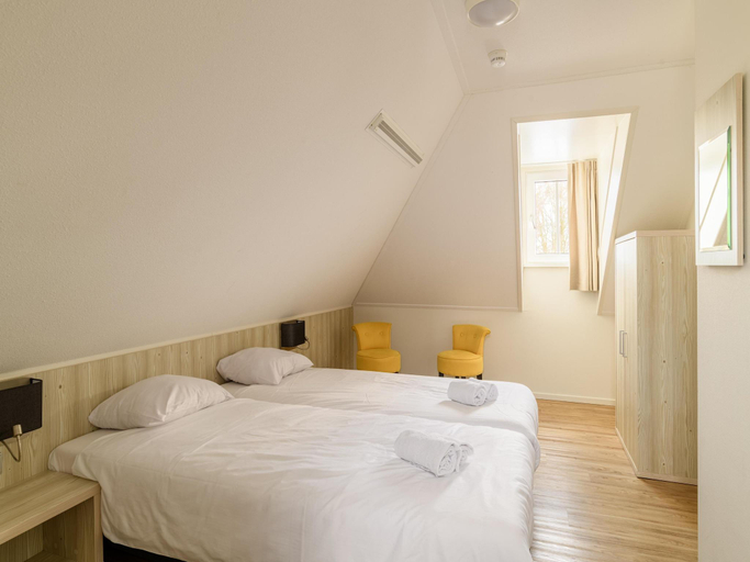 Bedroom 2, Stylish Villa w Sauna Garden, Limburg