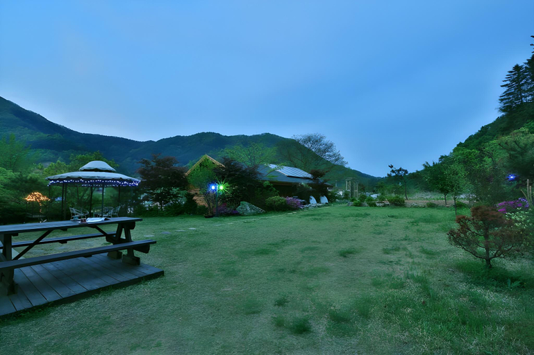 Others 4, Flower field Pension, Gapyeong