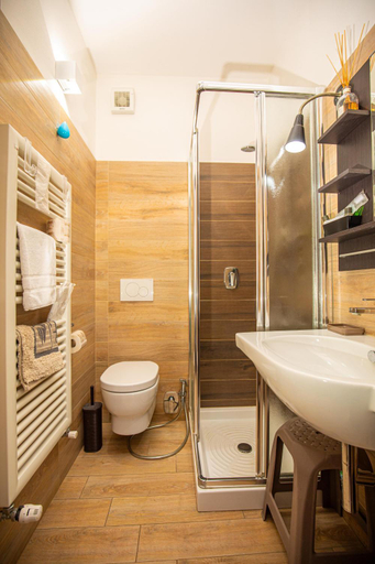 Bathroom 3, Ne parliamo Stasera, Grosseto