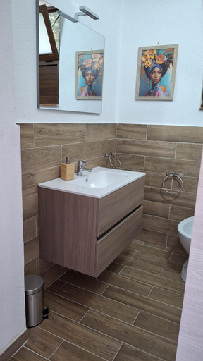 Bathroom 3, Villa Gatto, Messina