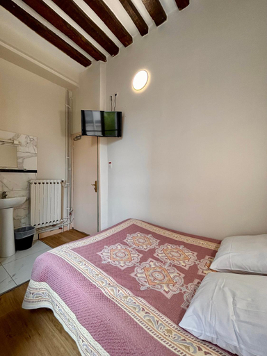 Bedroom 2, Hotel Des Fontaines, Paris