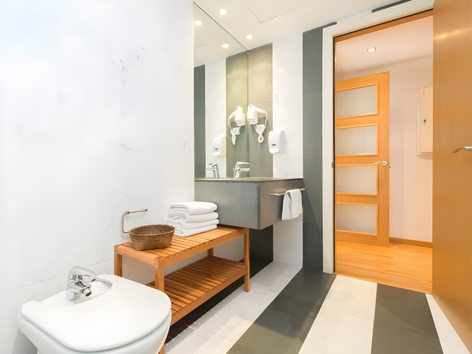 Bathroom 4, AinB Sagrada Familia, Barcelona