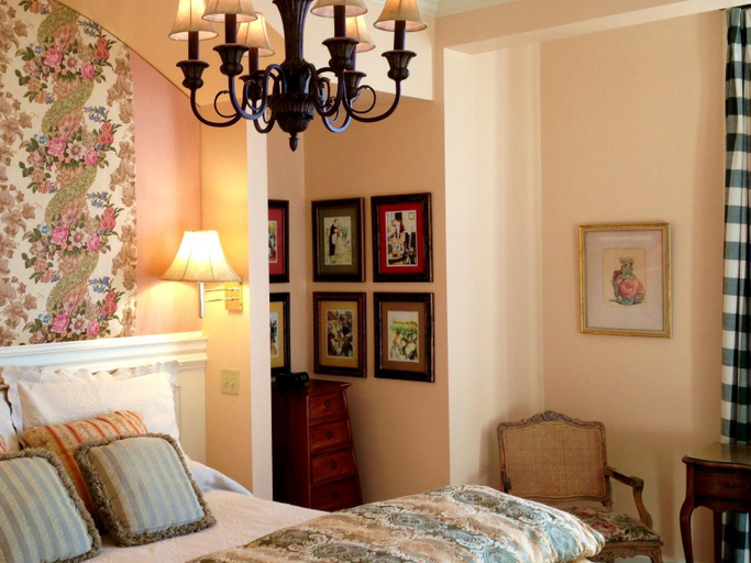 Bedroom 2, Kingsbrae Inn, Charlotte