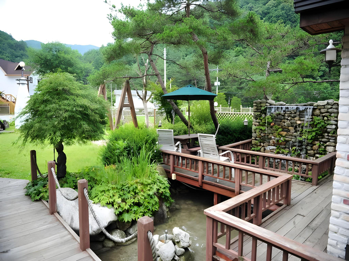 Others 4, Bench House Pension, Pyeongchang