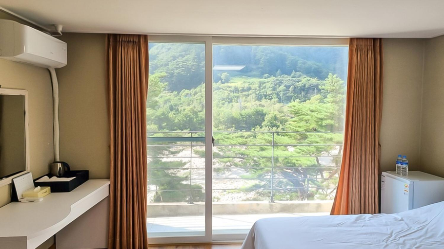Bedroom 5, Manhae Maeul, Inje