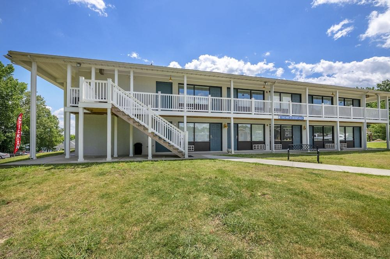 Exterior & Views, Rivers Rest Resort, Charles City