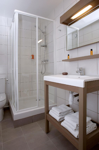 Bathroom 4, Appart'City Confort Saint-Nazaire Océan, Loire-Atlantique