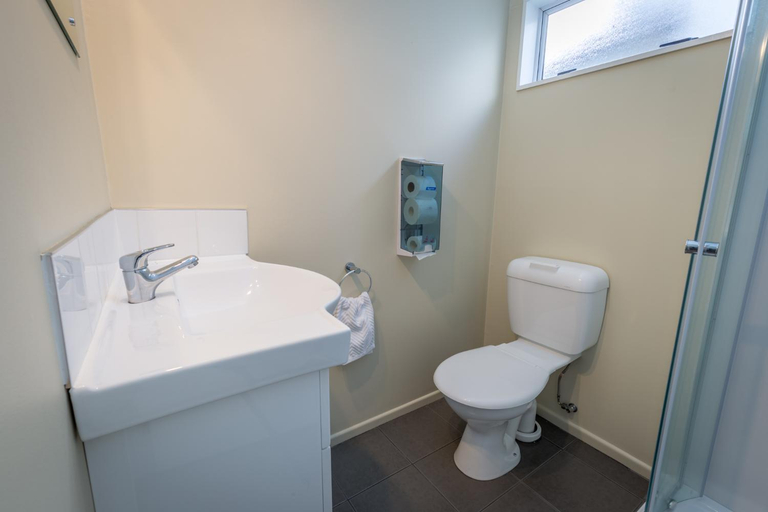 Bathroom, Ohiwa Beach Holiday Park, Opotiki