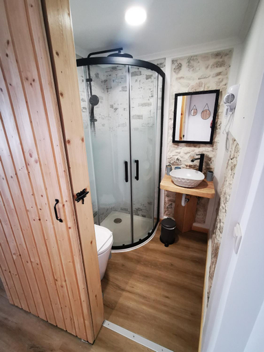 Bathroom 4, Castle House and Beach, Sines