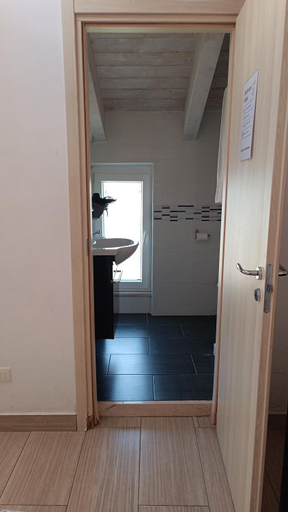 Bathroom 3, Al Bivio, Chieti