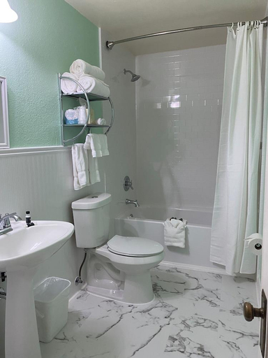 Bathroom 3, Inn On The River, Somervell