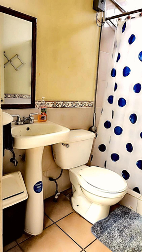 Bathroom 2, Hostal Leon, Quetzaltenango