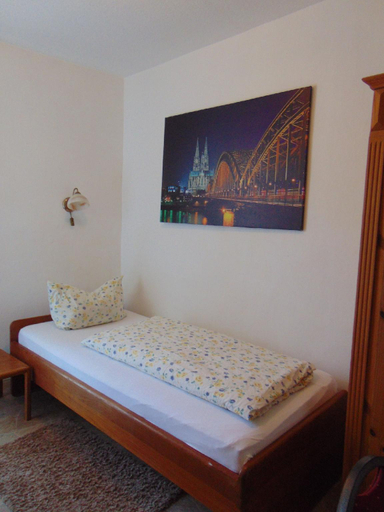 Bedroom 3, Hotel Heinzelmannchen, Köln