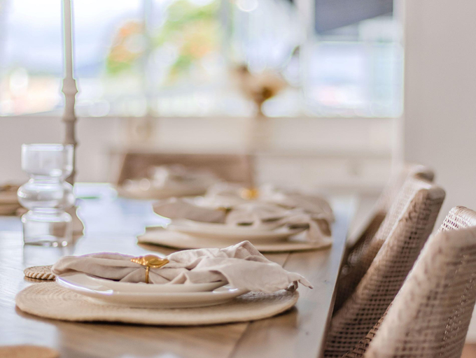 Food & Drinks, Hamptons White House, Tweed - Pt B
