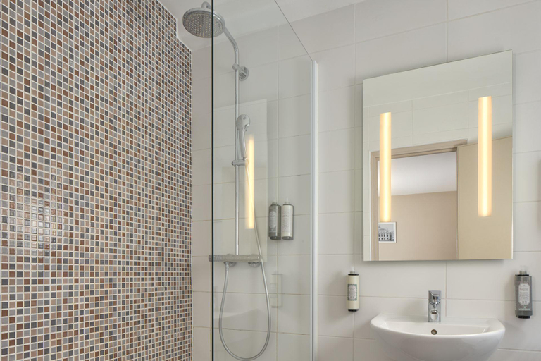 Bathroom 4, Timhotel Gare Montparnasse, Paris