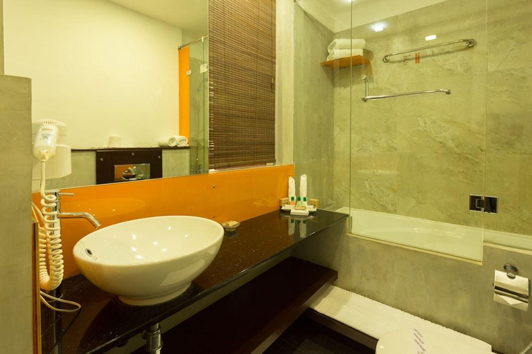 Bathroom 4, Hotel Topaz, K.F.G. & G. Korale