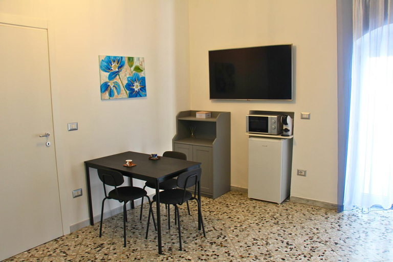 Others 1, Angolo del Borgo Antico, Bari