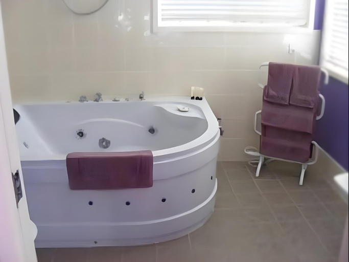 Bathroom 3, Tambaridge Bed & Breakfast, Tamborine Mountain