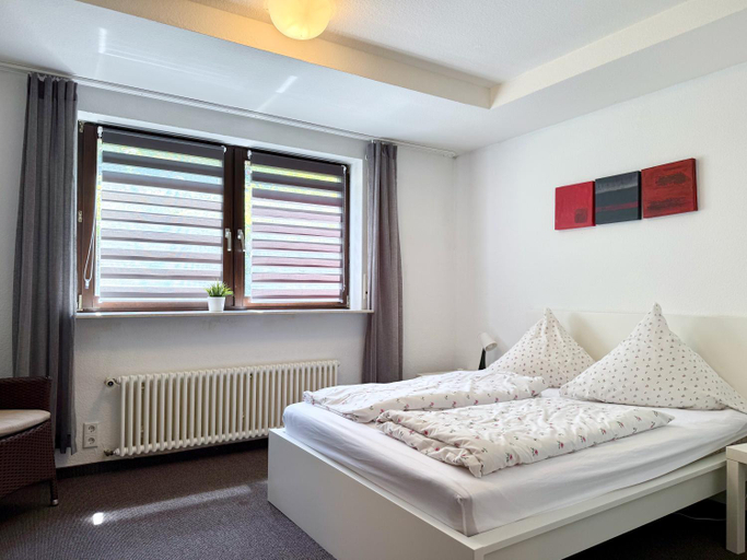 Bedroom 5, Apart-Hotel Kastanienhof, Donnersbergkreis