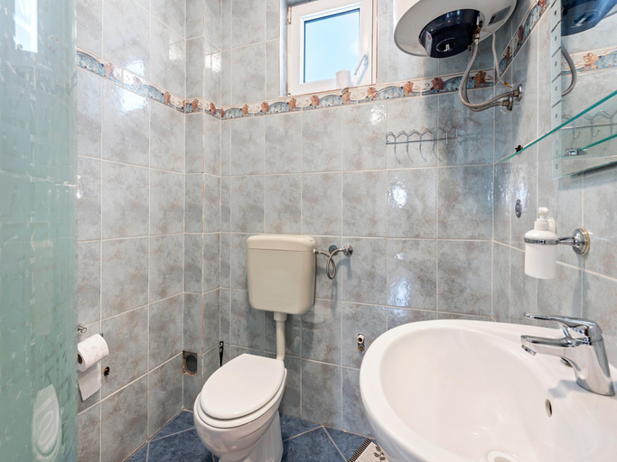 Bathroom, Homely Apartment in Vir with Balcony, Vir