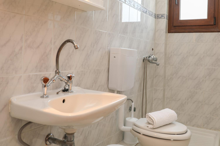 Bathroom 3, Fotini Rooms, Thessaly