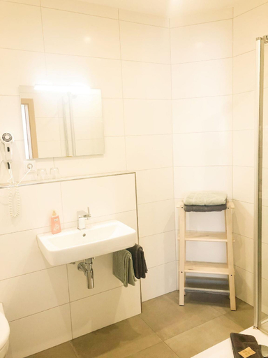 Bathroom 3, Gastehaus Monchshof, Würzburg