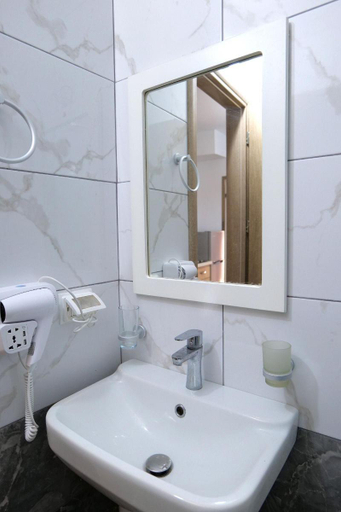 Bathroom 3, Hotel Villa Adrian, Sarandës