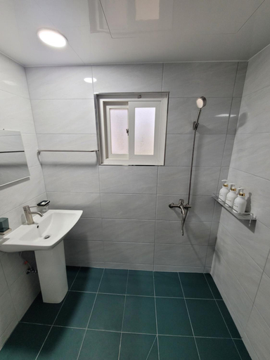 Bathroom 3, Arting Pension, Seogwipo