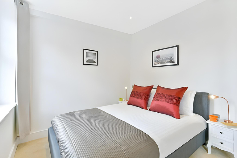Bedroom, Clover Court by Q Apartments, London