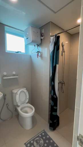 Bathroom 4, Three BR Podomoro Apartment @Empire Tower NEW!, Medan