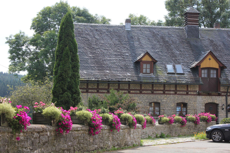 Exterior & Views
