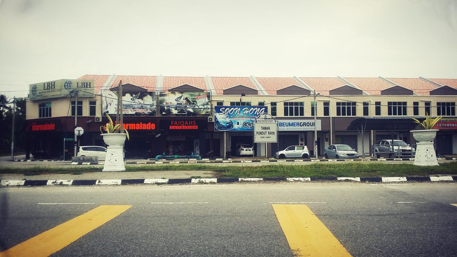 Exterior & Views 2, Fahaz Lumut Homestay, Manjung