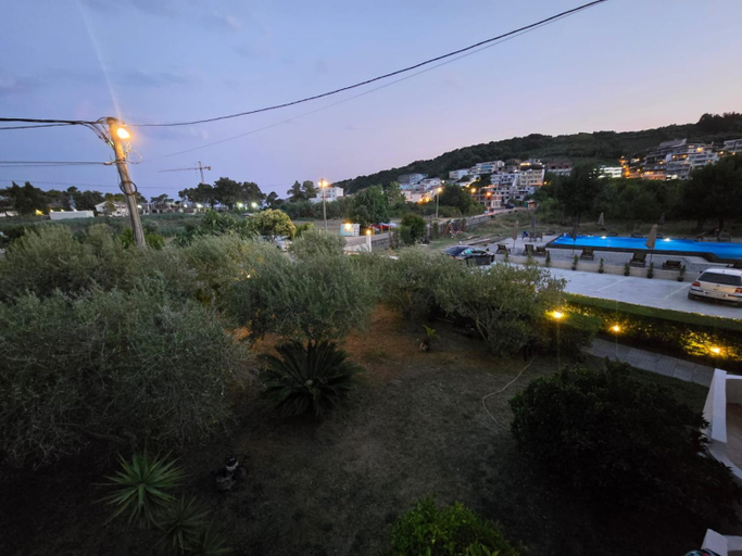Others 4, Lula Apartments 2