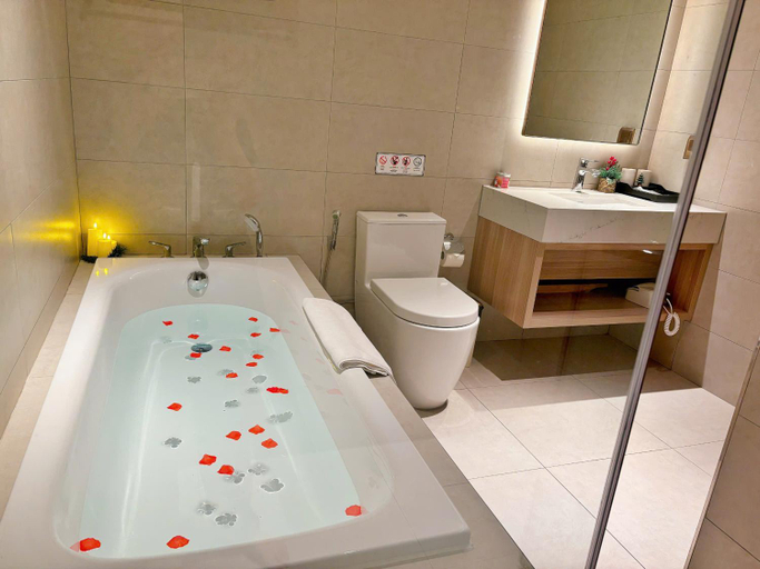 Bathroom, Alacarte Ha Long Bay Residence, Hạ Long