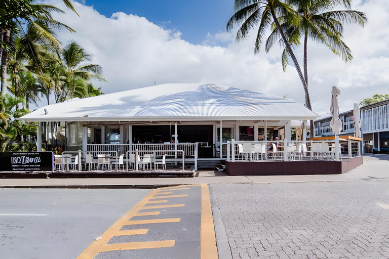 Others 4, Famous Beach-front Dome @ Trinity Beach; Sleeps 4, Cairns