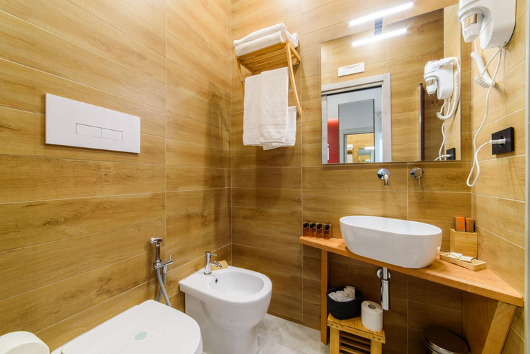 Bathroom 2, I 4 Calici, Salerno