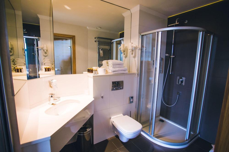 Bathroom 4, Hotel & Medi-Spa Bialy Kamien, Lubań