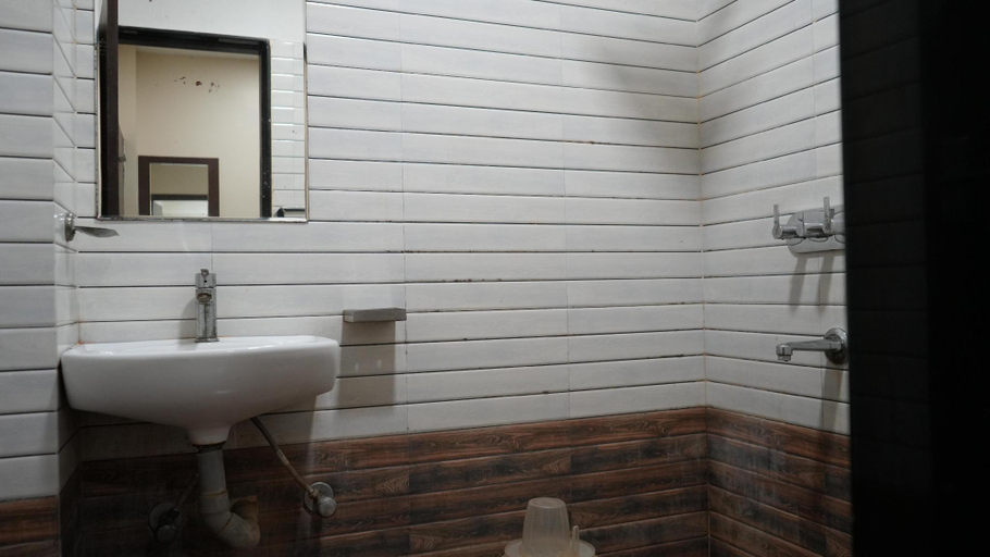 Bathroom 4, Hotel Satyug Ujjain, Ujjain