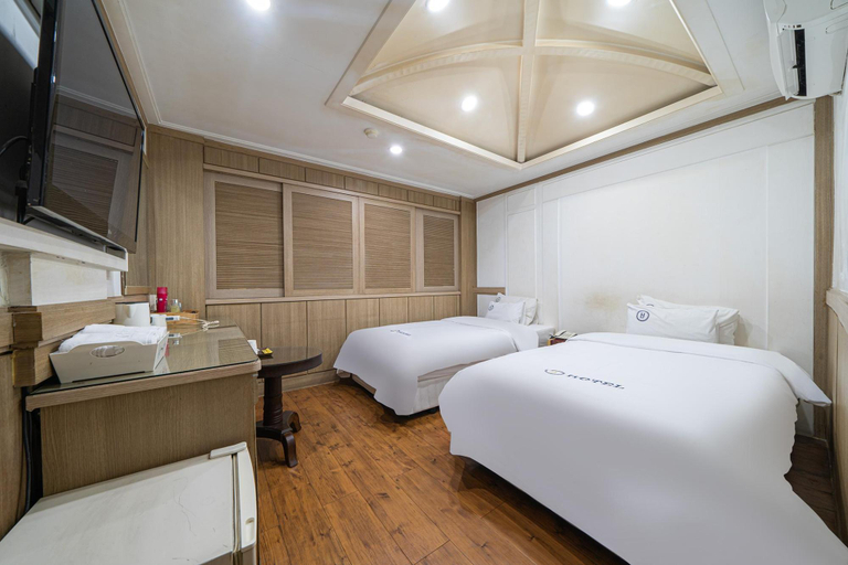 Bedroom 2, Yeoju Hightel, Yeoju