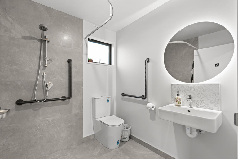 4, Sunshine Suites, Mackenzie