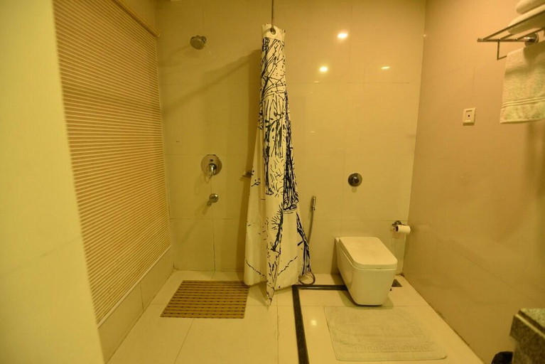 Bathroom, Dibrugarh Club House, Dibrugarh