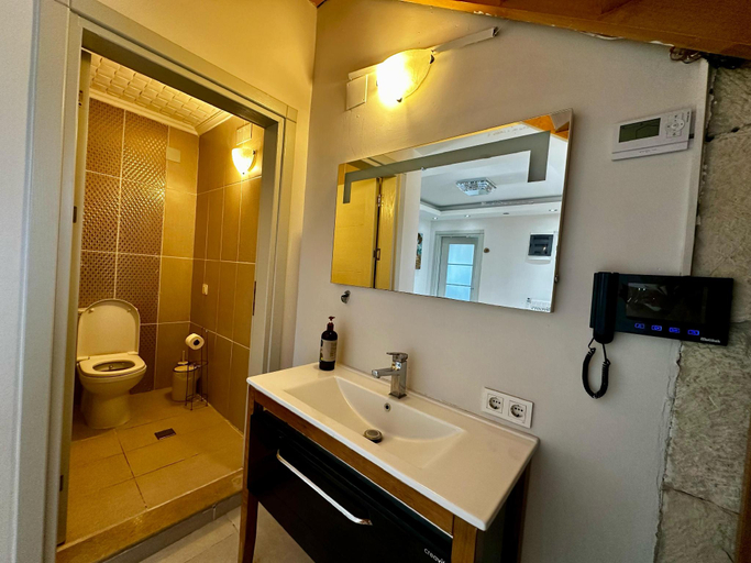 Bathroom 5, Urla Villa, Urla