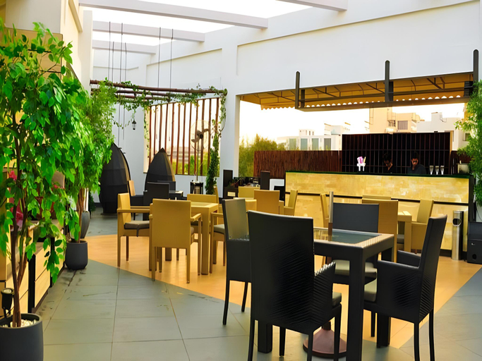 Food & Drinks 4, Le Royce, Pune