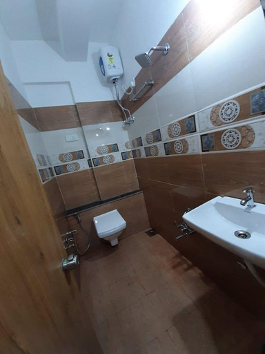 Bathroom 3, Hotel Rest and Ride, Anand