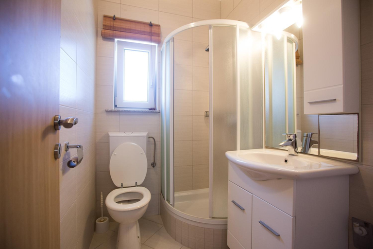 Bathroom 4, Ari Superior Apartments, Novalja
