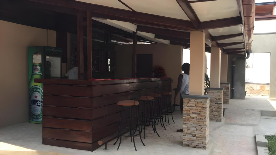 Others 2, Hotel Hibiscus, Roherero
