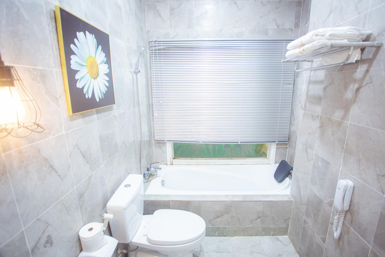 Bathroom, Sala Lan Anh Hotel - Long Thanh, Long Thành