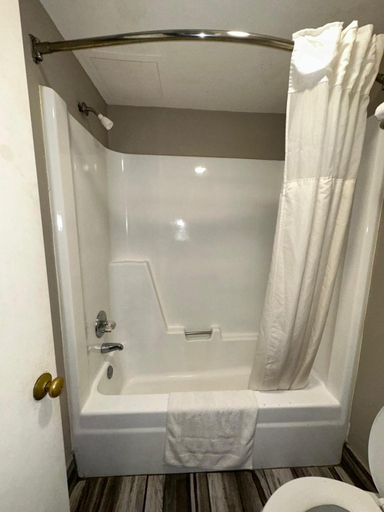 Bathroom 4, JAMESON INN WINDER, Barrow